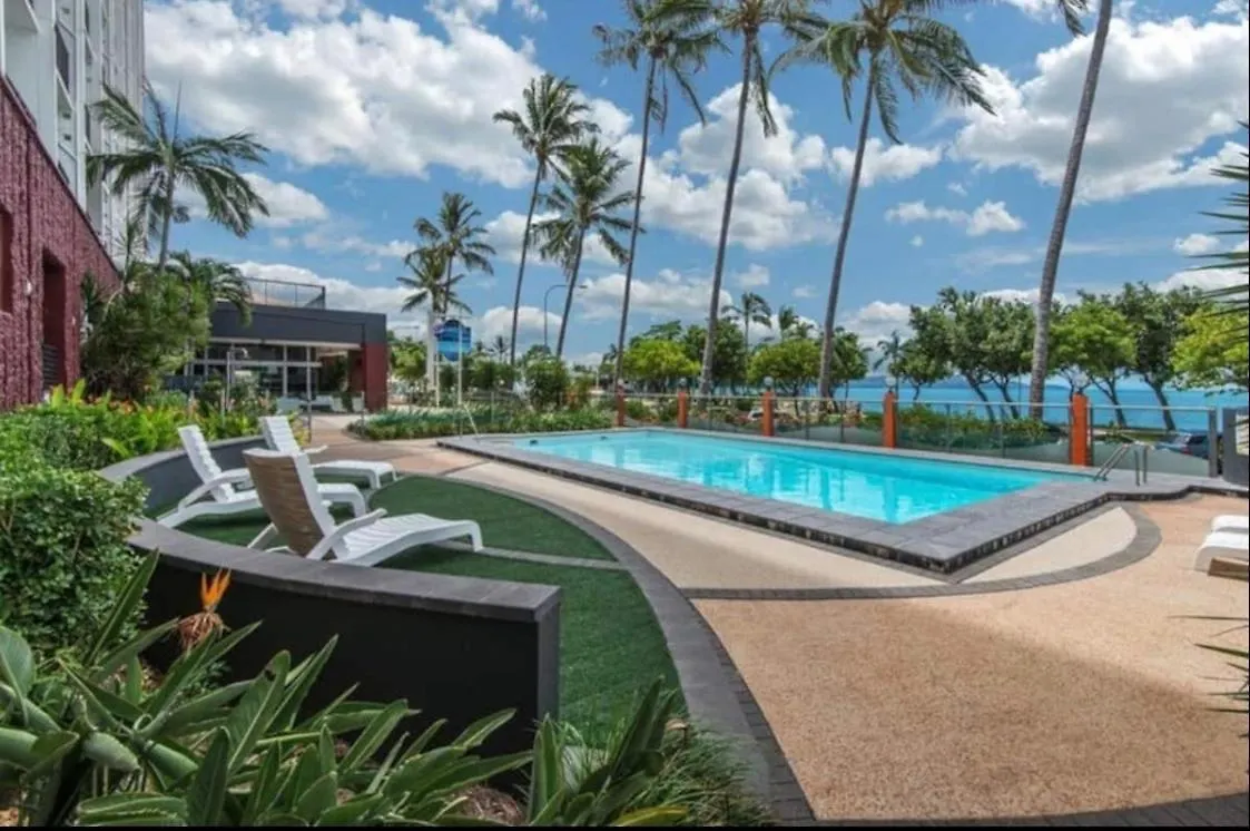 Seafront Studio The Strand Townsville 0*,